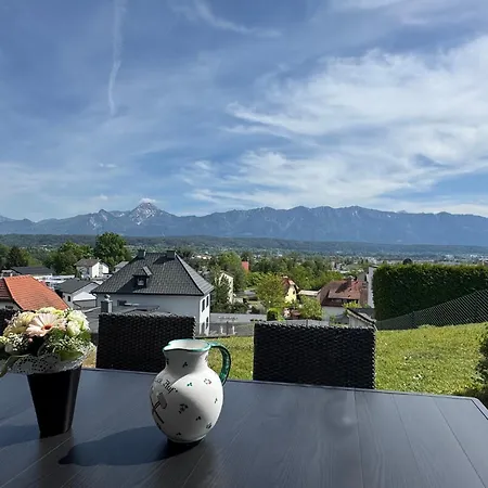 Panorama-retreat Am Waldrand Nahe Seen Und Bergen