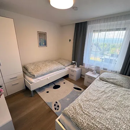 Panorama-retreat Am Waldrand Nahe Seen Und Bergen Villach
