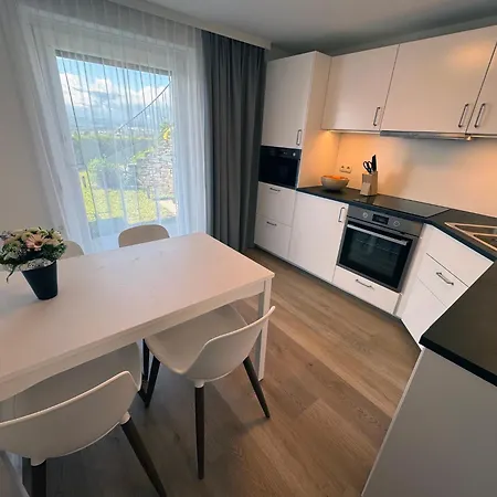 Apartment Panorama-retreat Am Waldrand Nahe Seen Und Bergen Villach