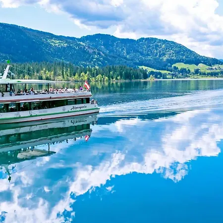 Panorama-retreat Am Waldrand Nahe Seen Und Bergen Apartment